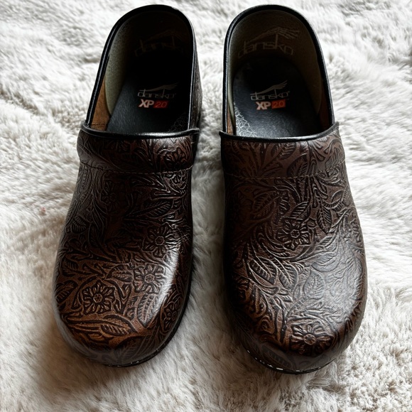Dansko Women's XP 2.0 Brown Floral Tooled Clog Dansko size 40 (9-9.5) - Picture 3 of 8